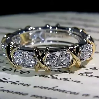 Луксозни пръстени с фианитами - пръстен с цепка от розово злато за жени