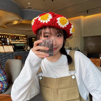 Корейската версия на беретов ръчно плетени с цветя, есенно-зимна универсална шапка на художник, модерен топли малки сладки женски шапки с открито лице