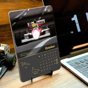 2 ЕЛЕМЕНТА Преносим месечен стенен календар 2024 Formula Race Car Calendar с изображения на състезателни автомобили Настолен Календар